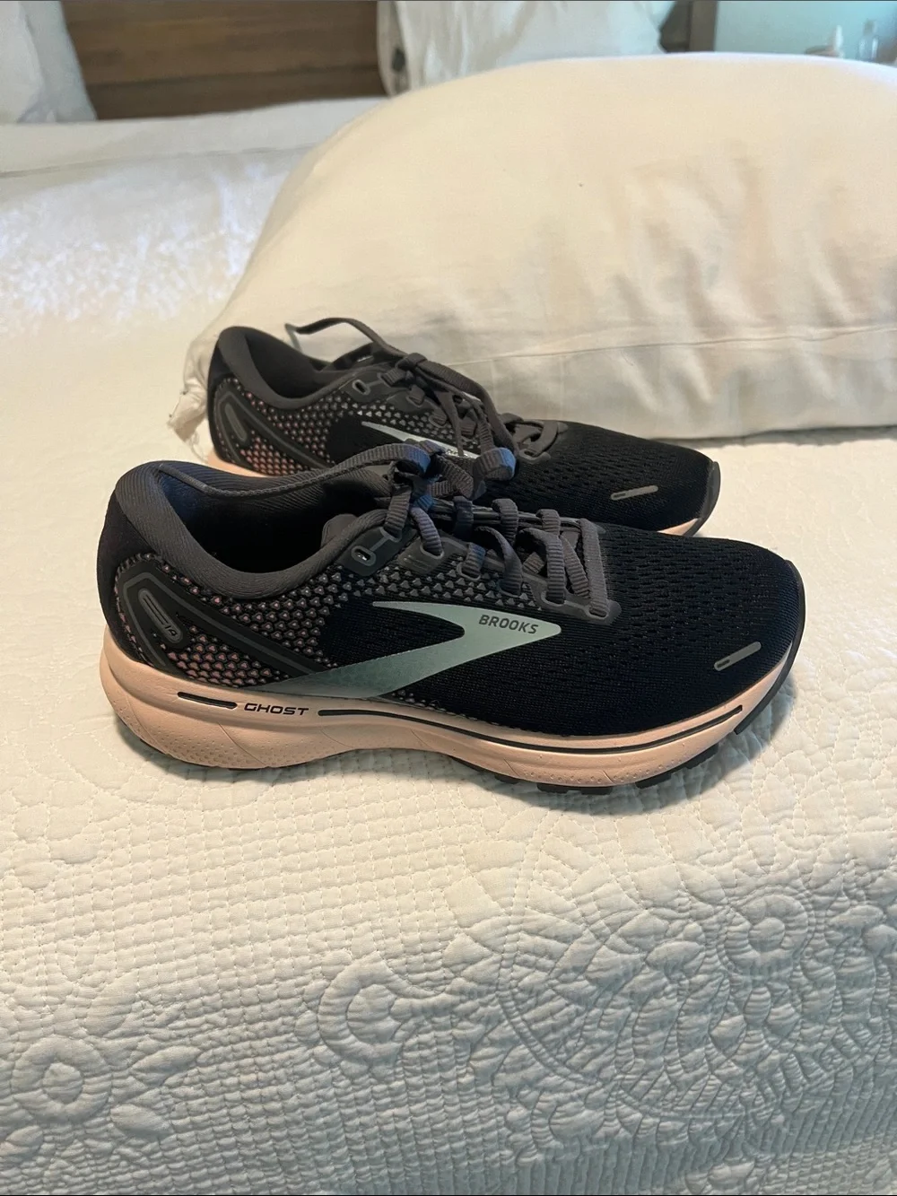 Brooks Ghost Ladies Walking Sneakers Size 7